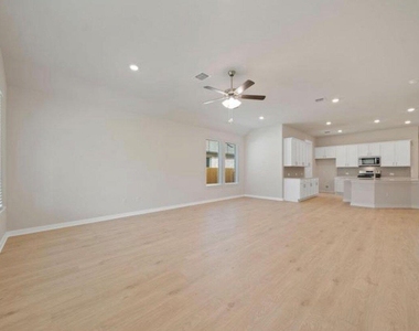 409 Deerpath St - Photo Thumbnail 6