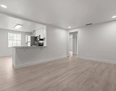 533 S Bonner Ave - Photo Thumbnail 1