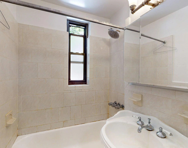 124 East 24th Street - Photo Thumbnail 4