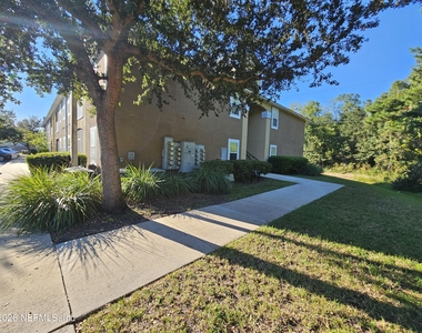 6935 Ortega Woods Drive - Photo Thumbnail 5