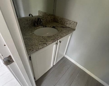 3811 N English Colony Drive N - Photo Thumbnail 6