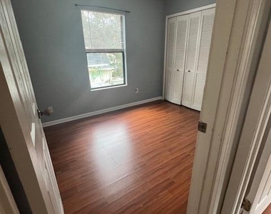 3811 N English Colony Drive N - Photo Thumbnail 8