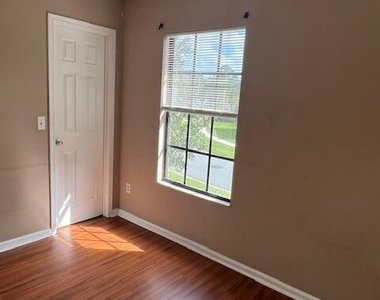 3811 N English Colony Drive N - Photo Thumbnail 9
