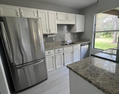 3811 N English Colony Drive N - Photo Thumbnail 4