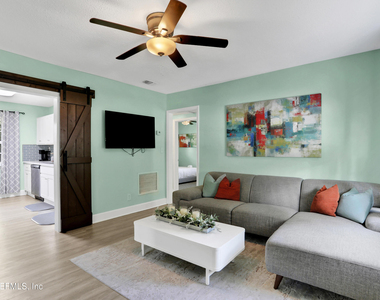 2870 Ernest Street - Photo Thumbnail 3