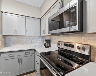 601 1st Street - Photo Thumbnail 9