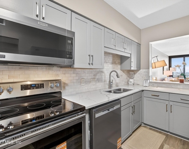 601 1st Street - Photo Thumbnail 8