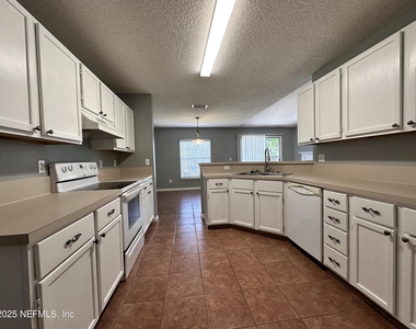 9007 Bridgecreek Drive W - Photo Thumbnail 4