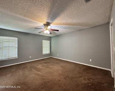 9007 Bridgecreek Drive W - Photo Thumbnail 8