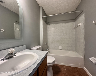 9007 Bridgecreek Drive W - Photo Thumbnail 7
