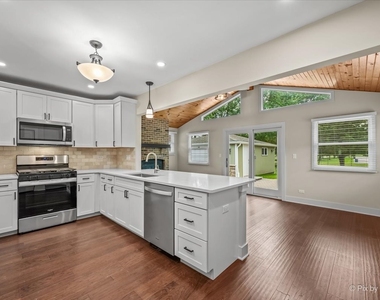 11611 Douglas Avenue - Photo Thumbnail 17