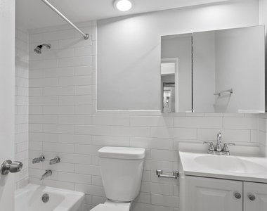 6758 N Sheridan Avenue - Photo Thumbnail 9