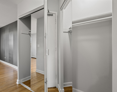 6758 N Sheridan Avenue - Photo Thumbnail 8