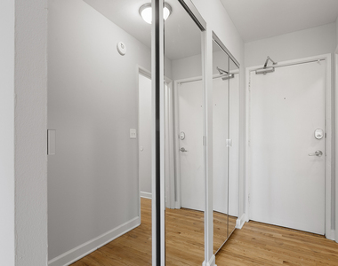 6758 N Sheridan Avenue - Photo Thumbnail 6