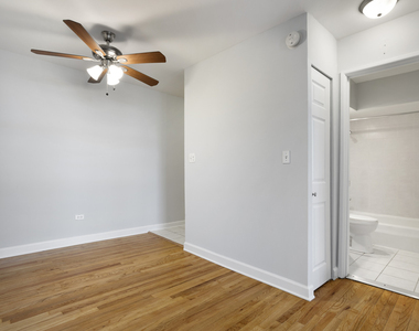 6758 N Sheridan Avenue - Photo Thumbnail 5
