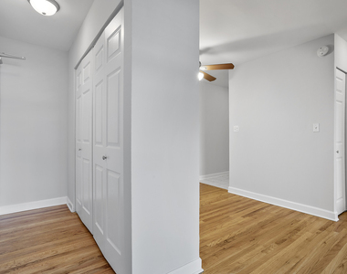 6758 N Sheridan Avenue - Photo Thumbnail 7
