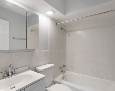 6758 N Sheridan Avenue - Photo Thumbnail 9