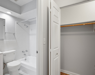 6758 N Sheridan Avenue - Photo Thumbnail 7