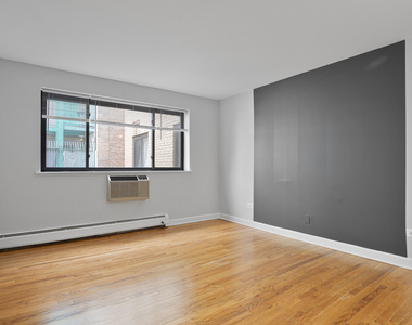 6758 N Sheridan Avenue - Photo Thumbnail 1