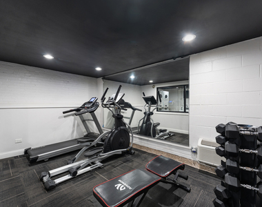 6758 N Sheridan Avenue - Photo Thumbnail 9