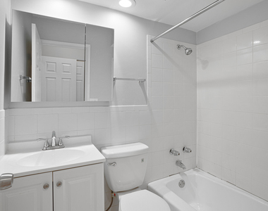 6758 N Sheridan Avenue - Photo Thumbnail 8