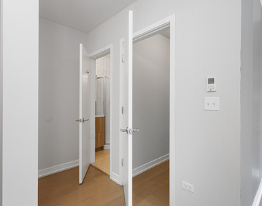 6019 N Winthrop Avenue - Photo Thumbnail 8
