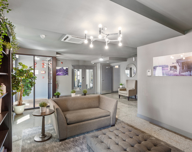 6019 N Winthrop Avenue - Photo Thumbnail 10