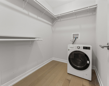 6019 N Winthrop Avenue - Photo Thumbnail 3