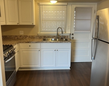3182 W Meadow Lane - Photo Thumbnail 2