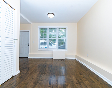 1618 N Rockwell Street - Photo Thumbnail 4