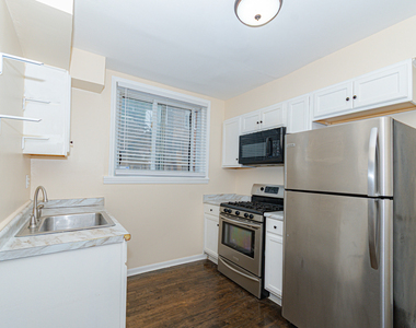 1618 N Rockwell Street - Photo Thumbnail 9