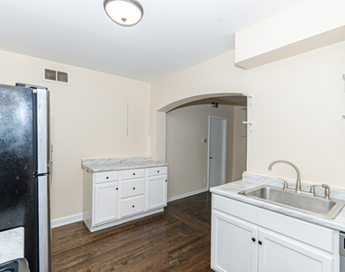 1618 N Rockwell Street - Photo Thumbnail 10
