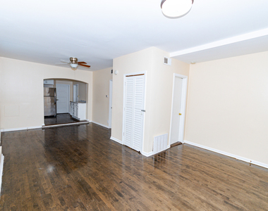 1618 N Rockwell Street - Photo Thumbnail 3