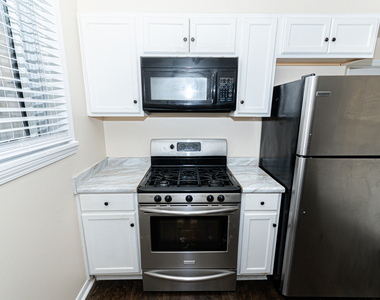 1618 N Rockwell Street - Photo Thumbnail 8