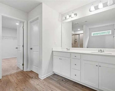 384 Summerwood Lane - Photo Thumbnail 12