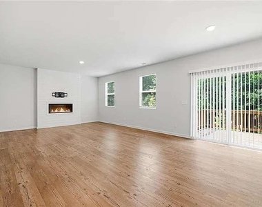 384 Summerwood Lane - Photo Thumbnail 4