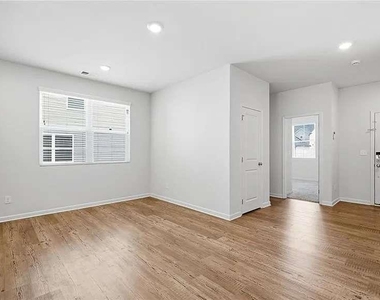 384 Summerwood Lane - Photo Thumbnail 3