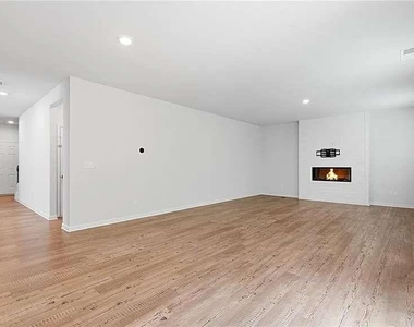 384 Summerwood Lane - Photo Thumbnail 2