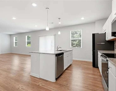 384 Summerwood Lane - Photo Thumbnail 7