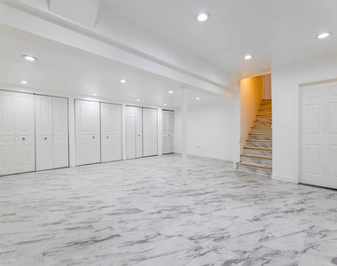 409 Hillcrest Lane - Photo Thumbnail 24