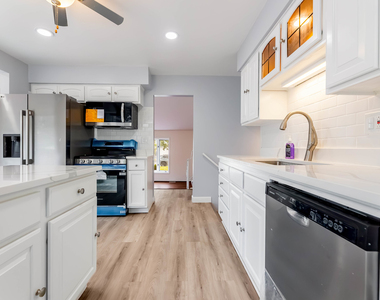 409 Hillcrest Lane - Photo Thumbnail 7