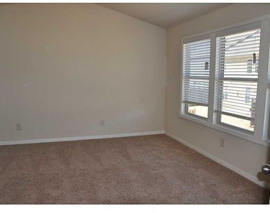 2545 Thackery Court - Photo Thumbnail 10