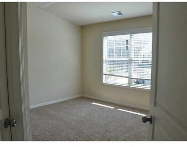 2545 Thackery Court - Photo Thumbnail 12