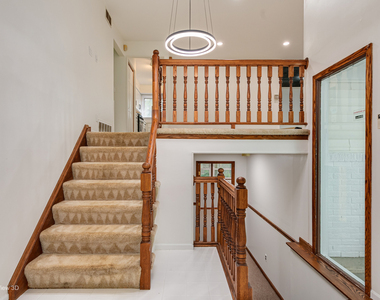 308 Pacific Drive - Photo Thumbnail 2