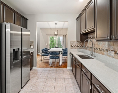 126 Bay Drive - Photo Thumbnail 5