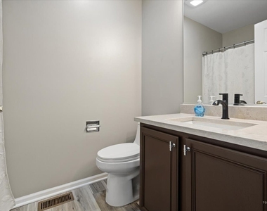 126 Bay Drive - Photo Thumbnail 13