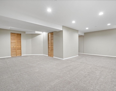 126 Bay Drive - Photo Thumbnail 16