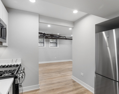 6931 N Lakewood Avenue - Photo Thumbnail 2