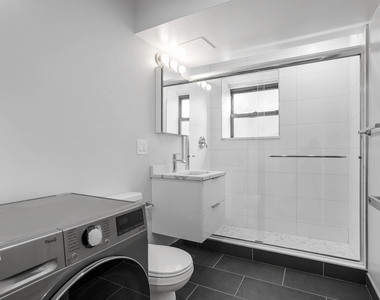 6931 N Lakewood Avenue - Photo Thumbnail 10