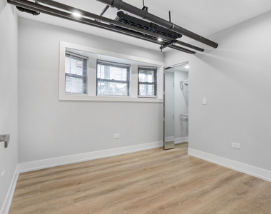 6931 N Lakewood Avenue - Photo Thumbnail 5